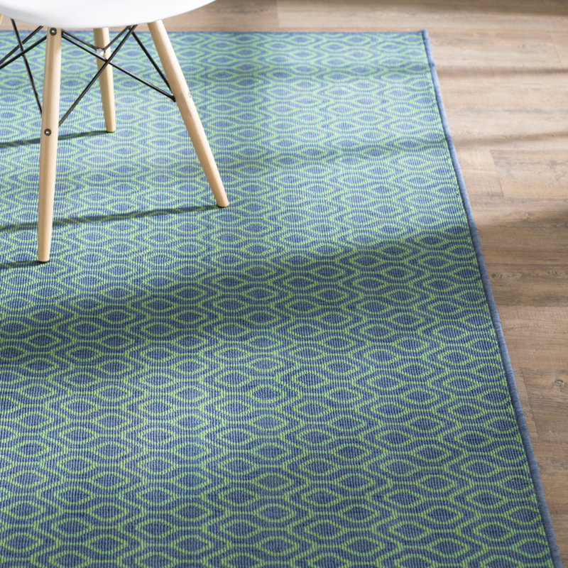 Beachcrest Home Kailani Geometric Navy/Green Indoor / Outdoor Area Rug